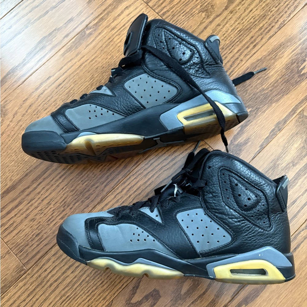 Air Jordan Retro 6 Black and Gray Sneakers